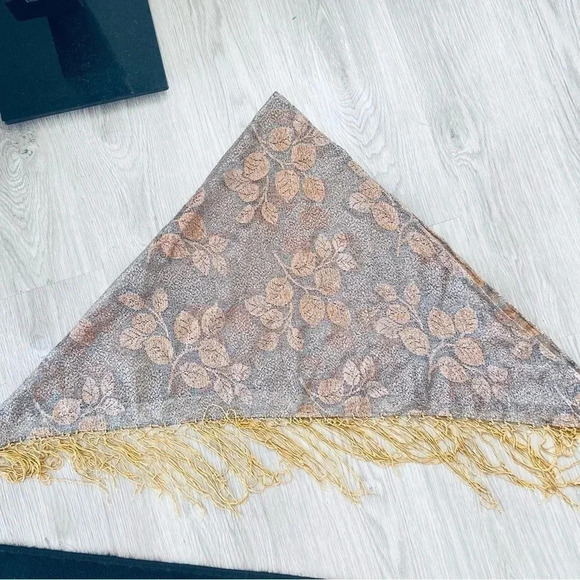 VINTAGE TRIANGLE SCARF IN MESH WITH FRINGES MUSTARD  YELLOW - Picture 4 of 9